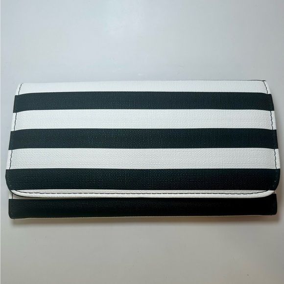 Kut from the Kloth Women’s Black and White Wallet Sleek Design, NWOT - Picture 1 of 8